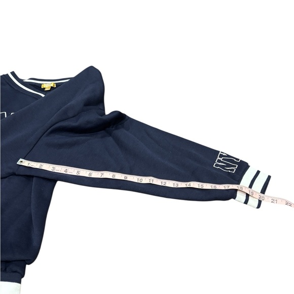 NYC Manhattan Court Favorite navy blue v-neck sweatshirt. Size large stripes - Picture 6 of 8
